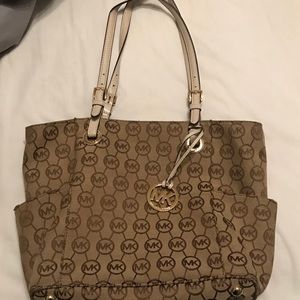Michael Kors Jet Set Tote